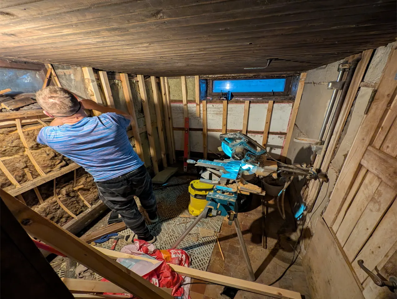 Sauna eesruum enne renoveerimist