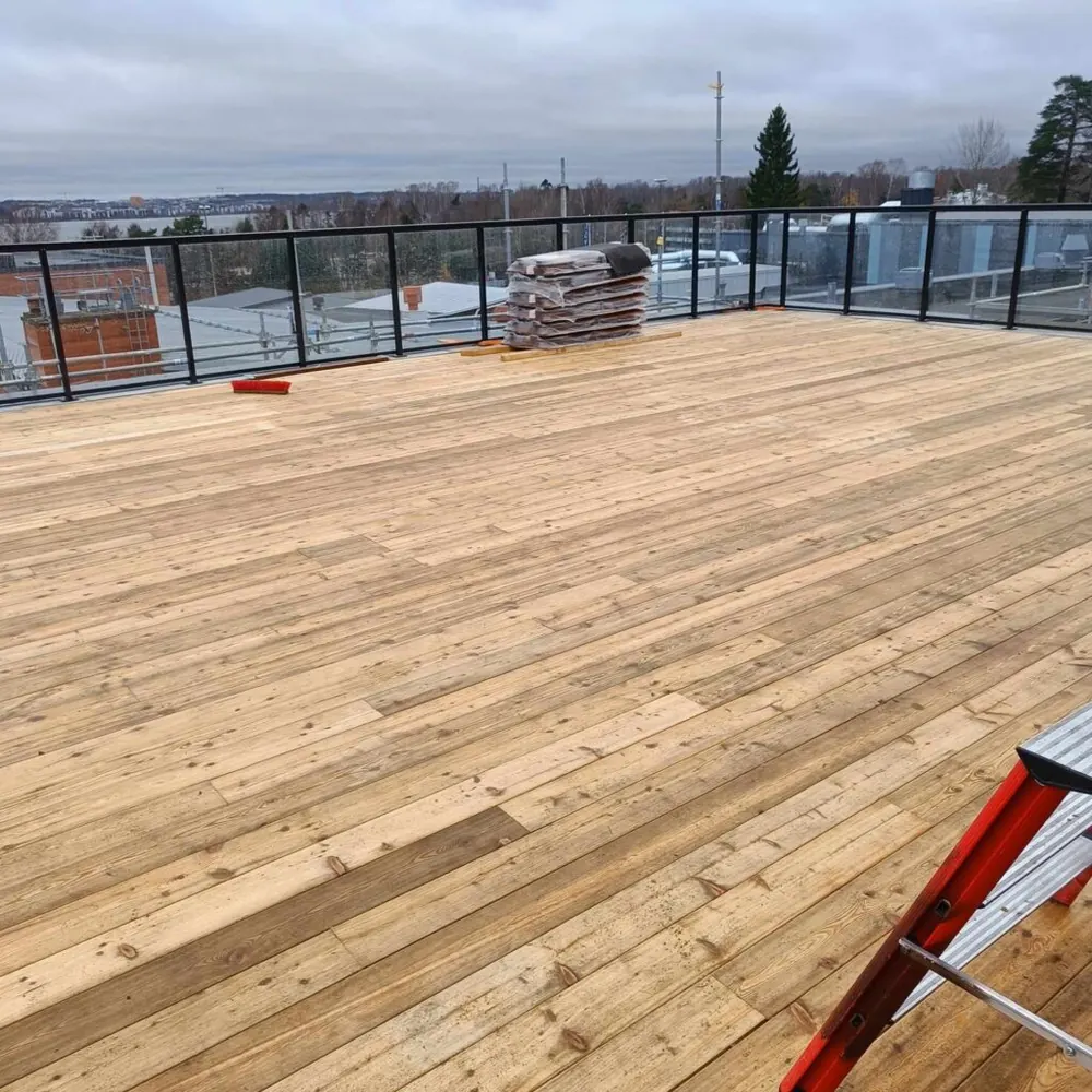 Suur valminud puitterrass